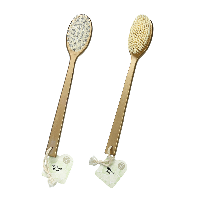 Goldene Badeb&uuml;rste mit langem Griff aus Holz, Massage 2in1