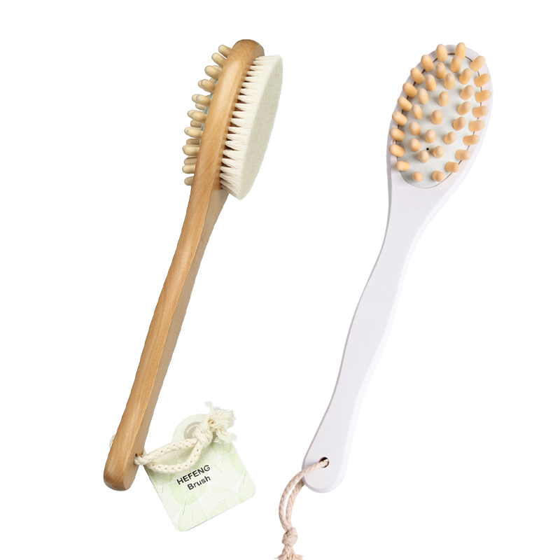 Doppelseitige K&ouml;rperb&uuml;rste aus Holz mit Massagestiften